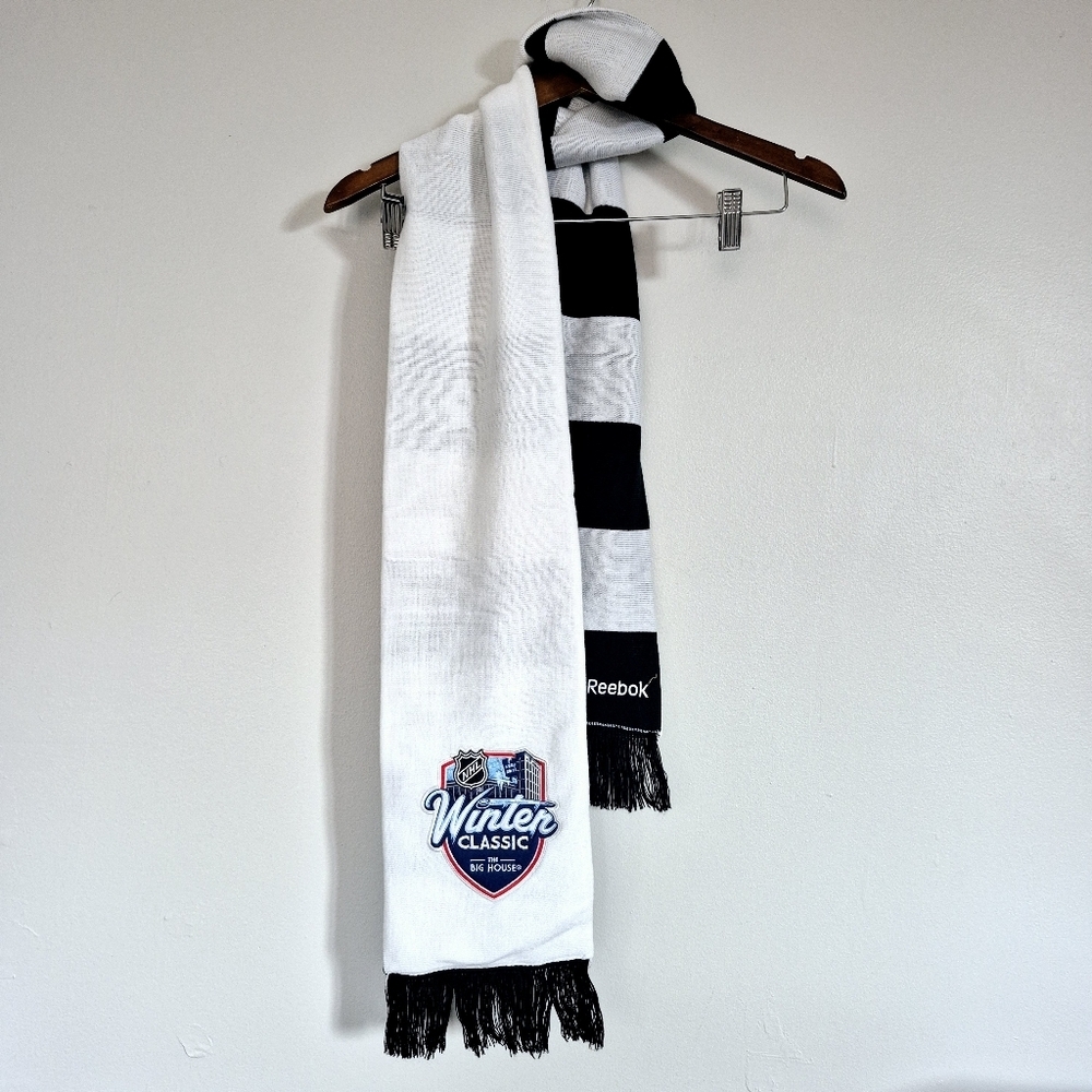 Reebok Face Off Collection Winter Classic The Big House NHL Scarf Revers…